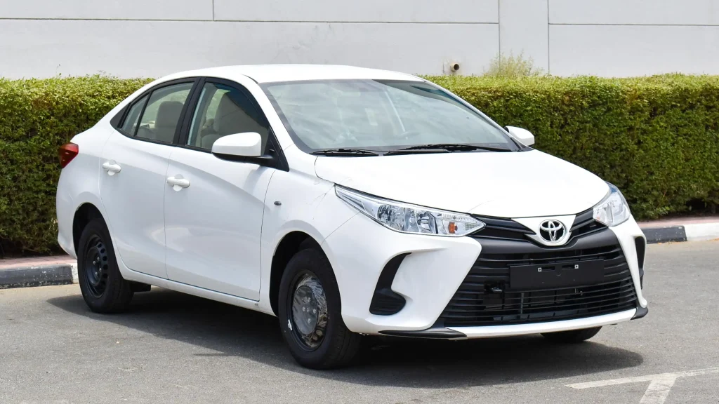 2022-toyota-yaris-1.5l-gcc-white-1