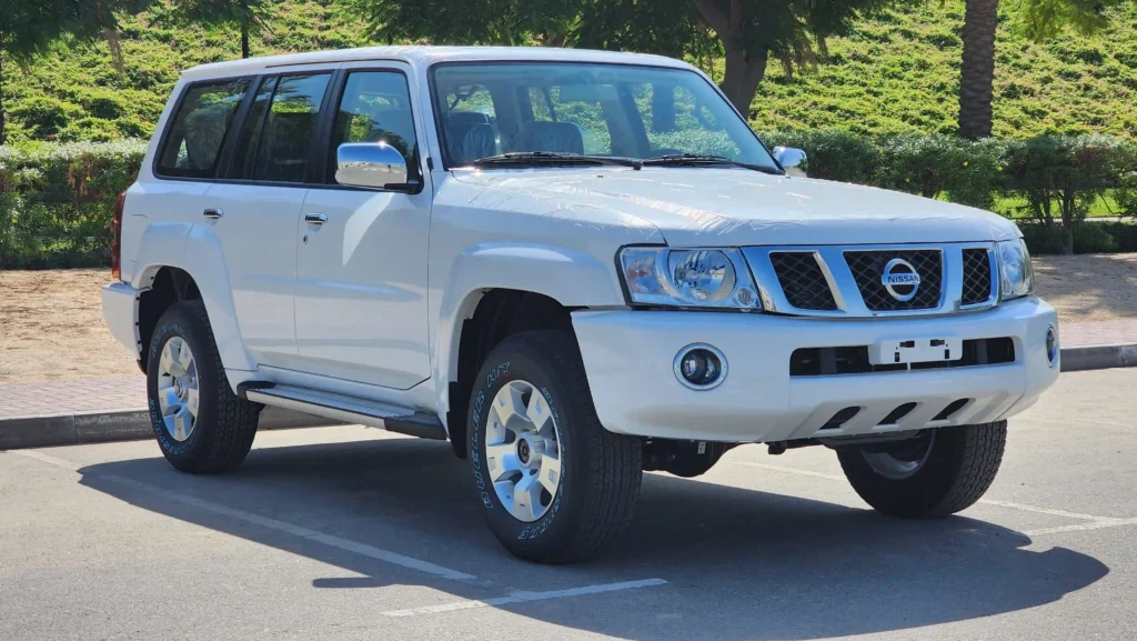 2023-nissan-patrol-safari-grx-manual-gcc-white-1