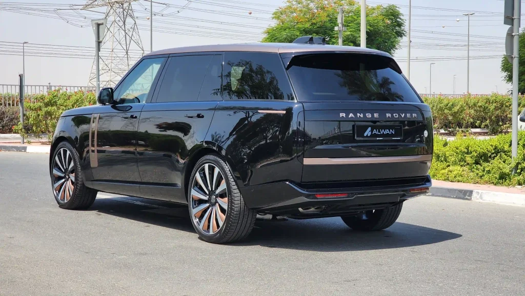 2023-range-rover-sv-lwb-german-black-gold-4