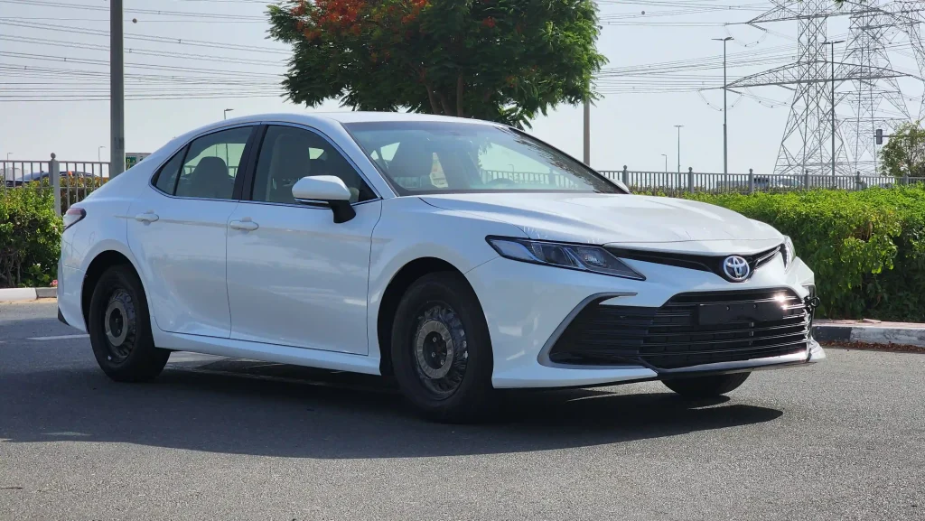 2023-toyota-camry-2.5l-le-gcc-white-1