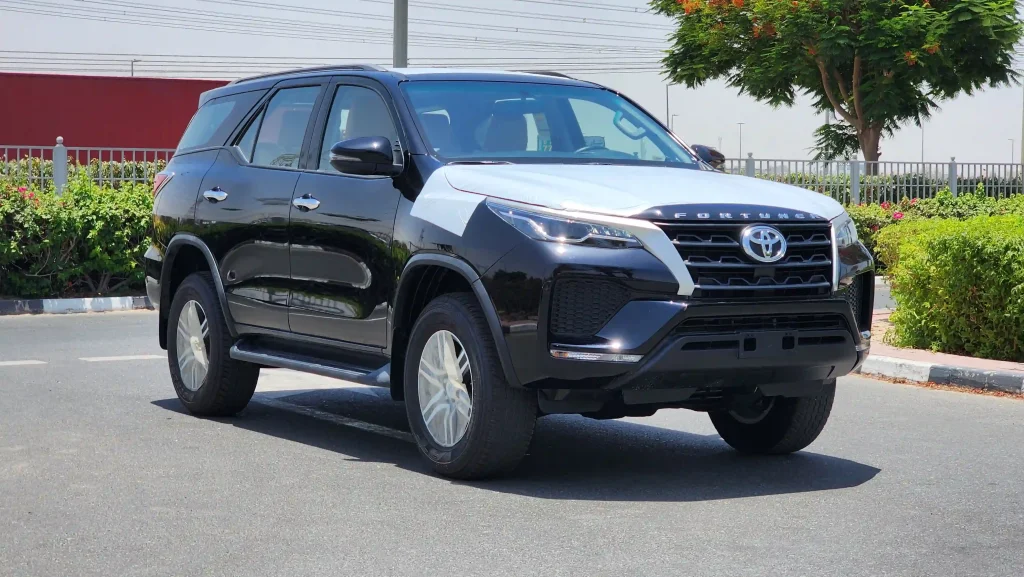 2023-toyota-fortuner-alloy-gcc-black-1