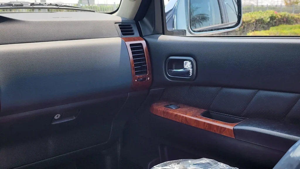 2023-nissan-patrol-safari-grx-4x4-gcc-black-15