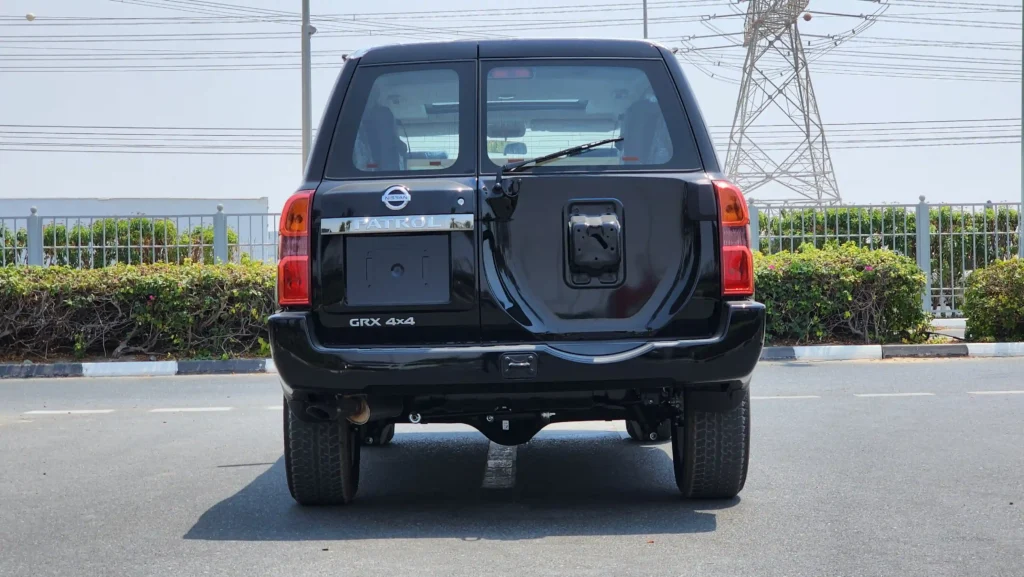 2023-nissan-patrol-safari-grx-4x4-gcc-black-20