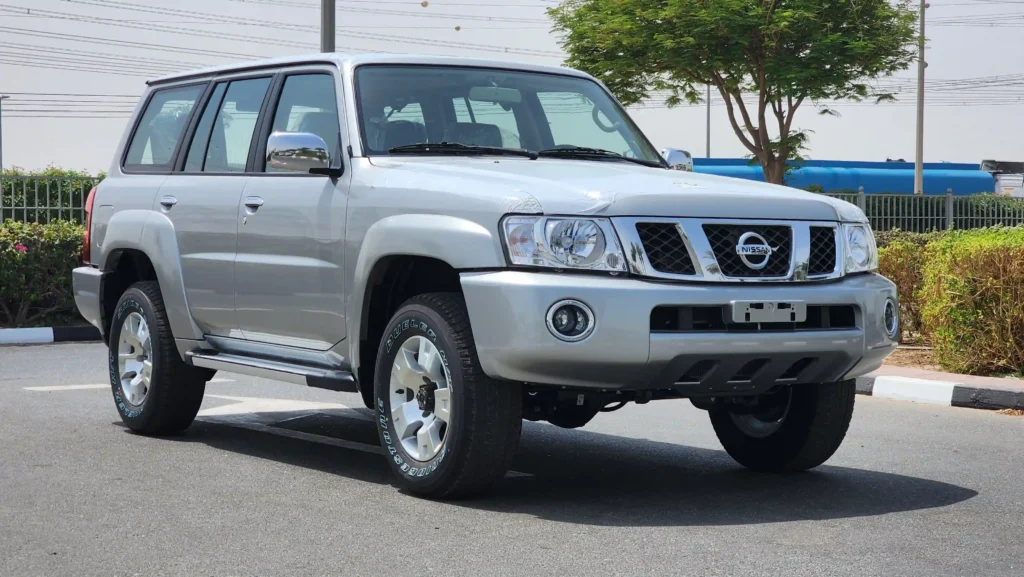 2023-nissan-patrol-safari-grx-v6-gcc-silver-1