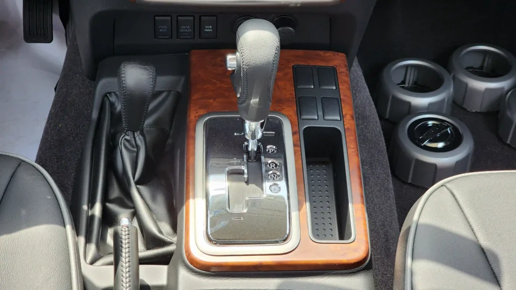 2023-nissan-patrol-safari-grx-v6-gcc-silver-14