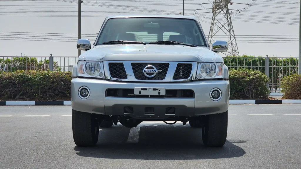 2023-nissan-patrol-safari-grx-v6-gcc-silver-2