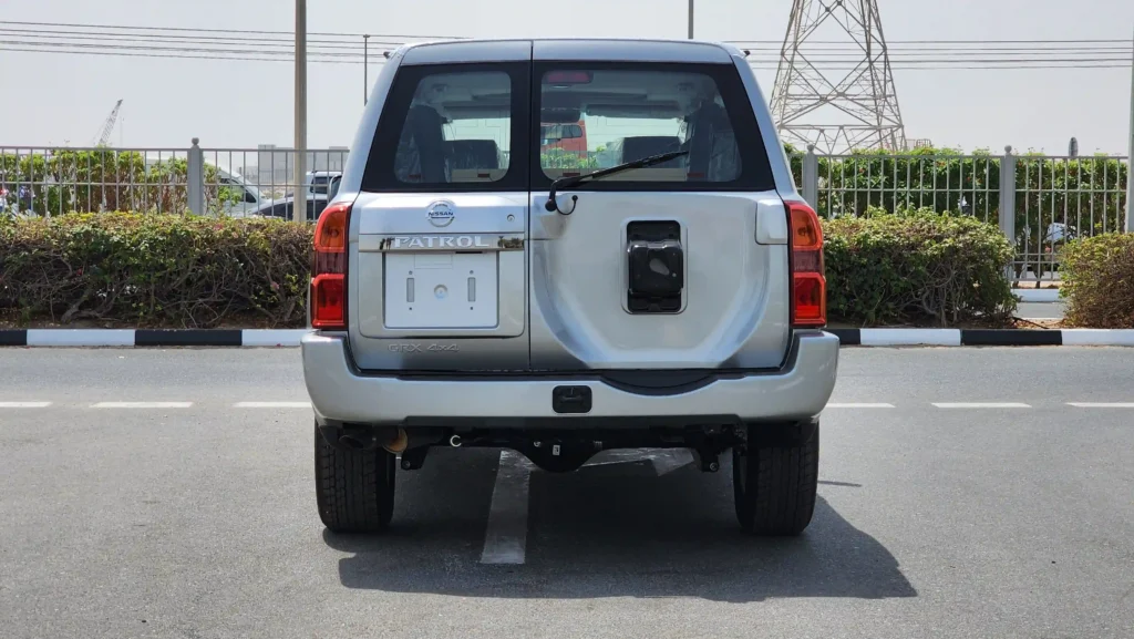 2023-nissan-patrol-safari-grx-v6-gcc-silver-22