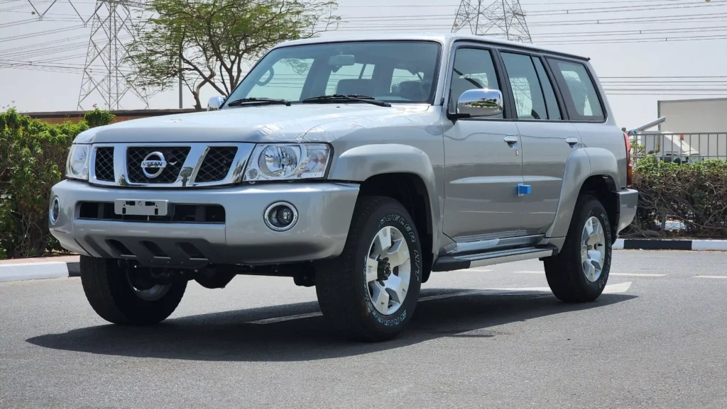 2023-nissan-patrol-safari-grx-v6-gcc-silver-3