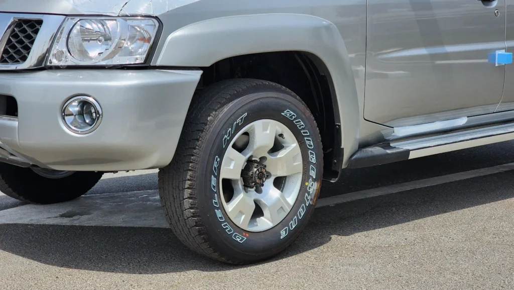 2023-nissan-patrol-safari-grx-v6-gcc-silver-4