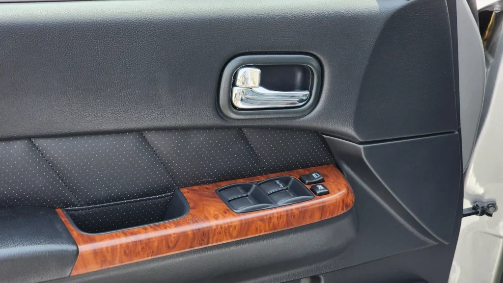 2023-nissan-patrol-safari-grx-v6-gcc-silver-6