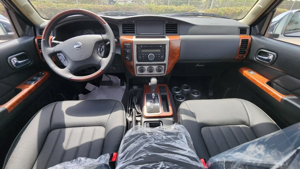 2023-nissan-patrol-safari-grx-v6-gcc-silver-8