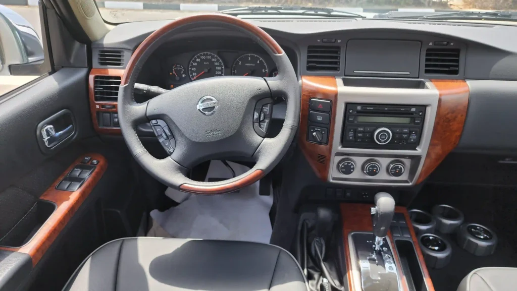 2023-nissan-patrol-safari-grx-v6-gcc-silver-9