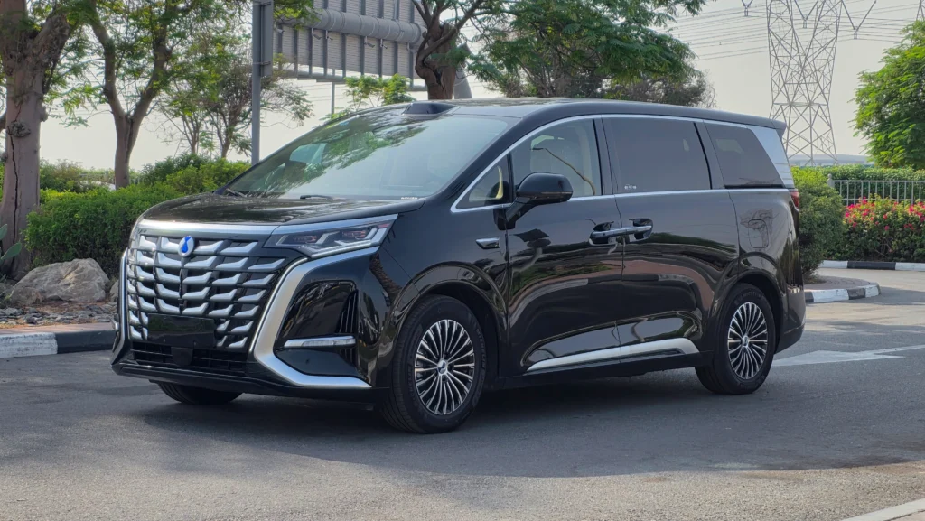 Denza D9 Flagship AWD (Black)