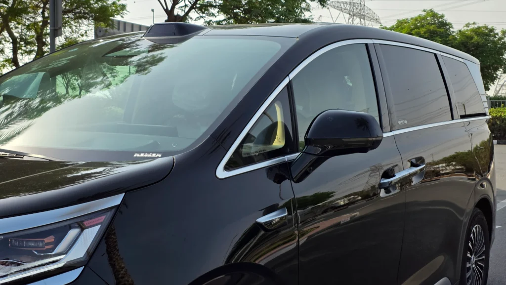 Denza D9 Flagship AWD (Black)