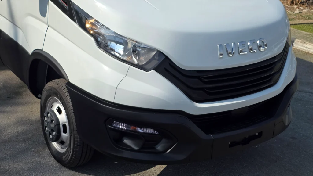 IVECO DAILY (White Automatic)