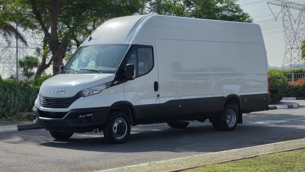 IVECO DAILY (White Automatic)
