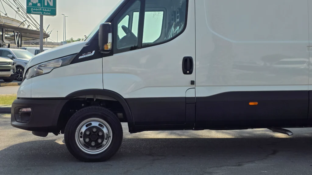 IVECO DAILY (White Automatic)