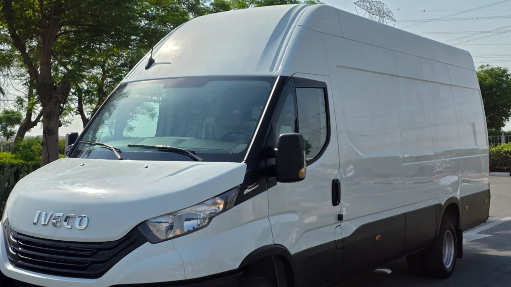IVECO DAILY (White Automatic)