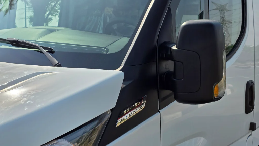 IVECO DAILY (White Automatic)