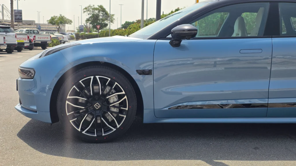 ZEEKR 001 AWD (Blue White)
