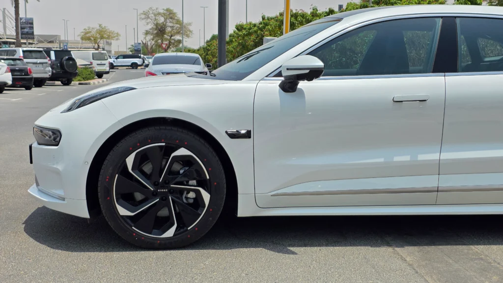 ZEEKR 001 RWD (White)